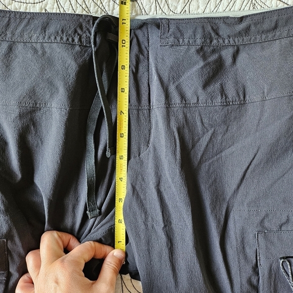 VGUC Mountain Hardware Convertible Cargo Pants Hiking Black Women Sz 12 - Picture 13 of 16